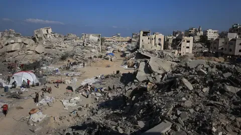 Military Armored Vehicles Advance into Key Gaza City Civilian District